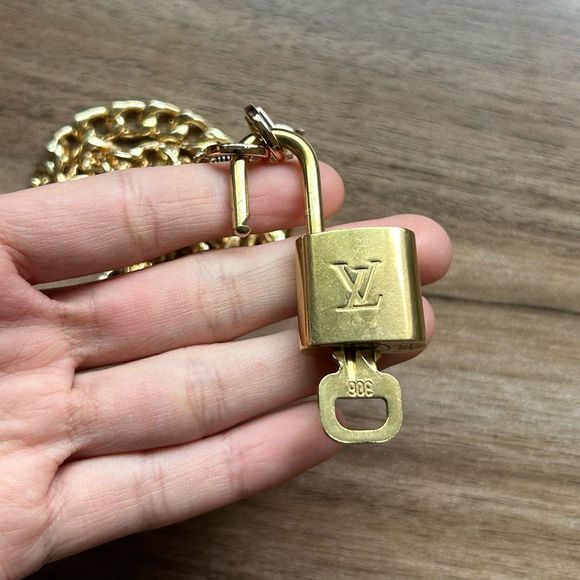 Louis Vuitton #306 Lock and Key Gold Brass with new unbranded chain - Picture 5 of 5